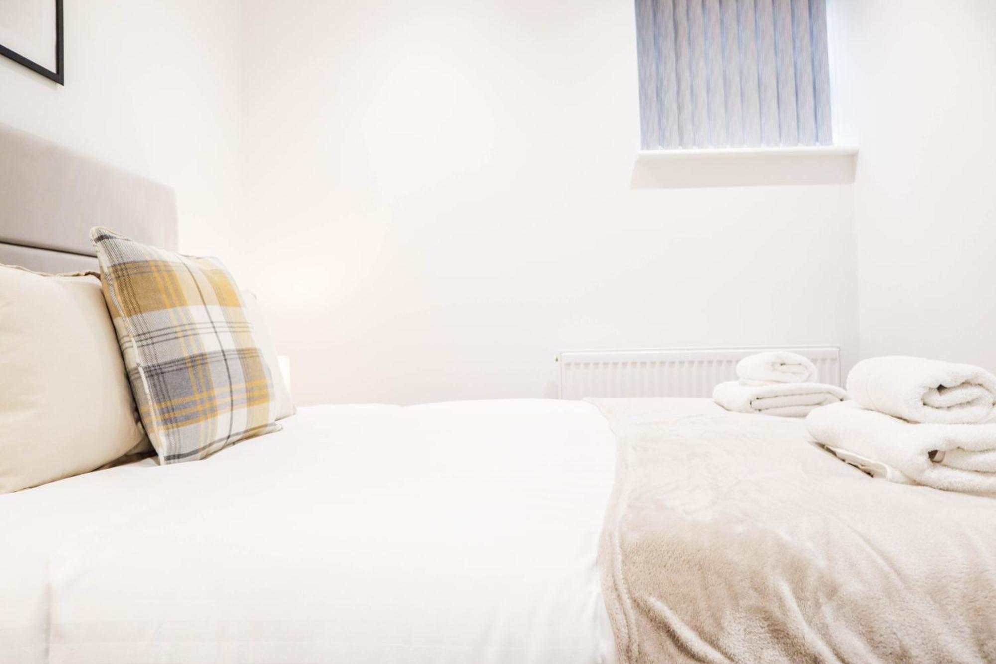 Modern 1-Bed Apartment In Buckinghamshire With Free Wifi, Parking & Garden High Wycombe Dış mekan fotoğraf