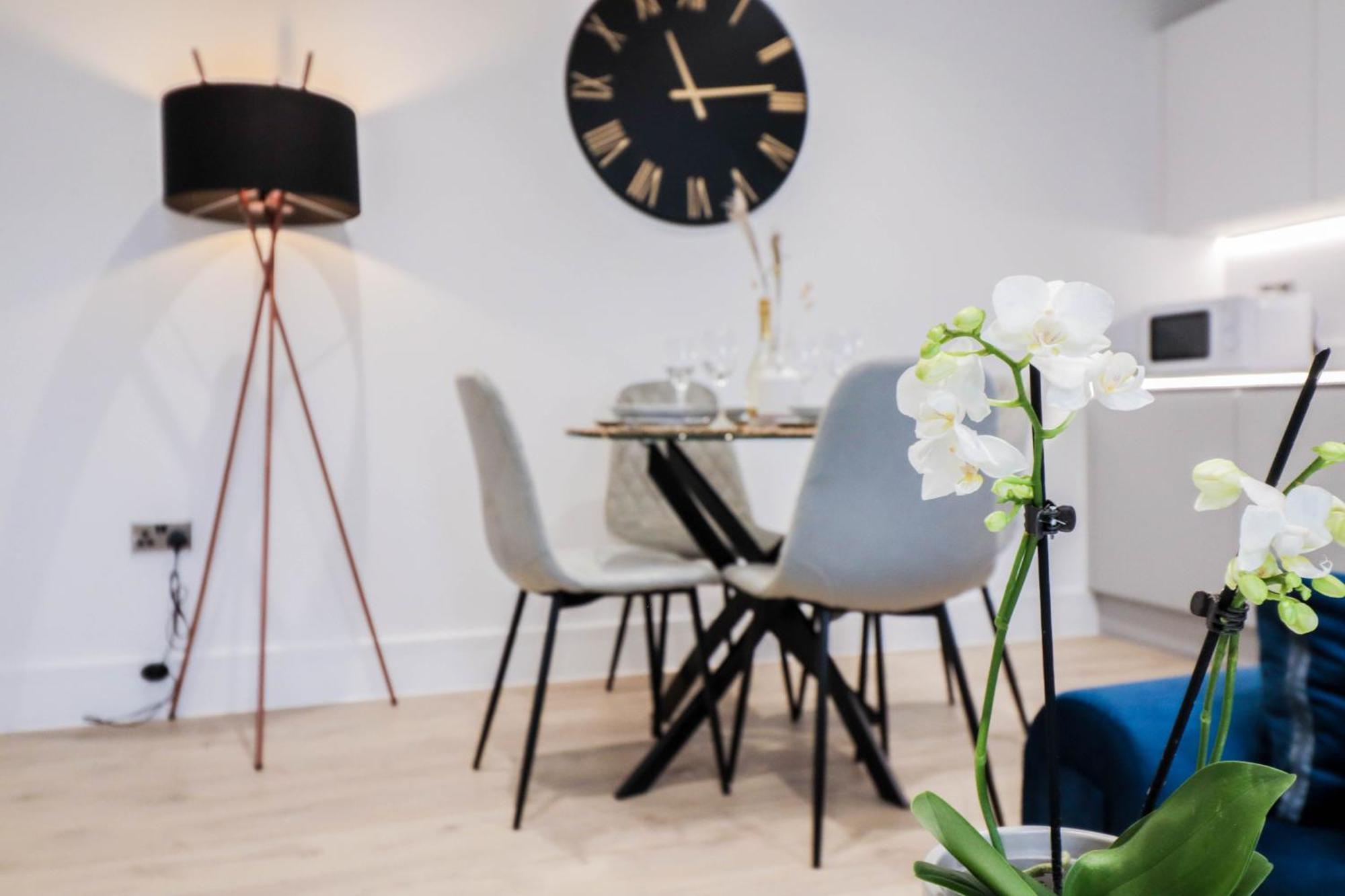 Modern 1-Bed Apartment In Buckinghamshire With Free Wifi, Parking & Garden High Wycombe Dış mekan fotoğraf