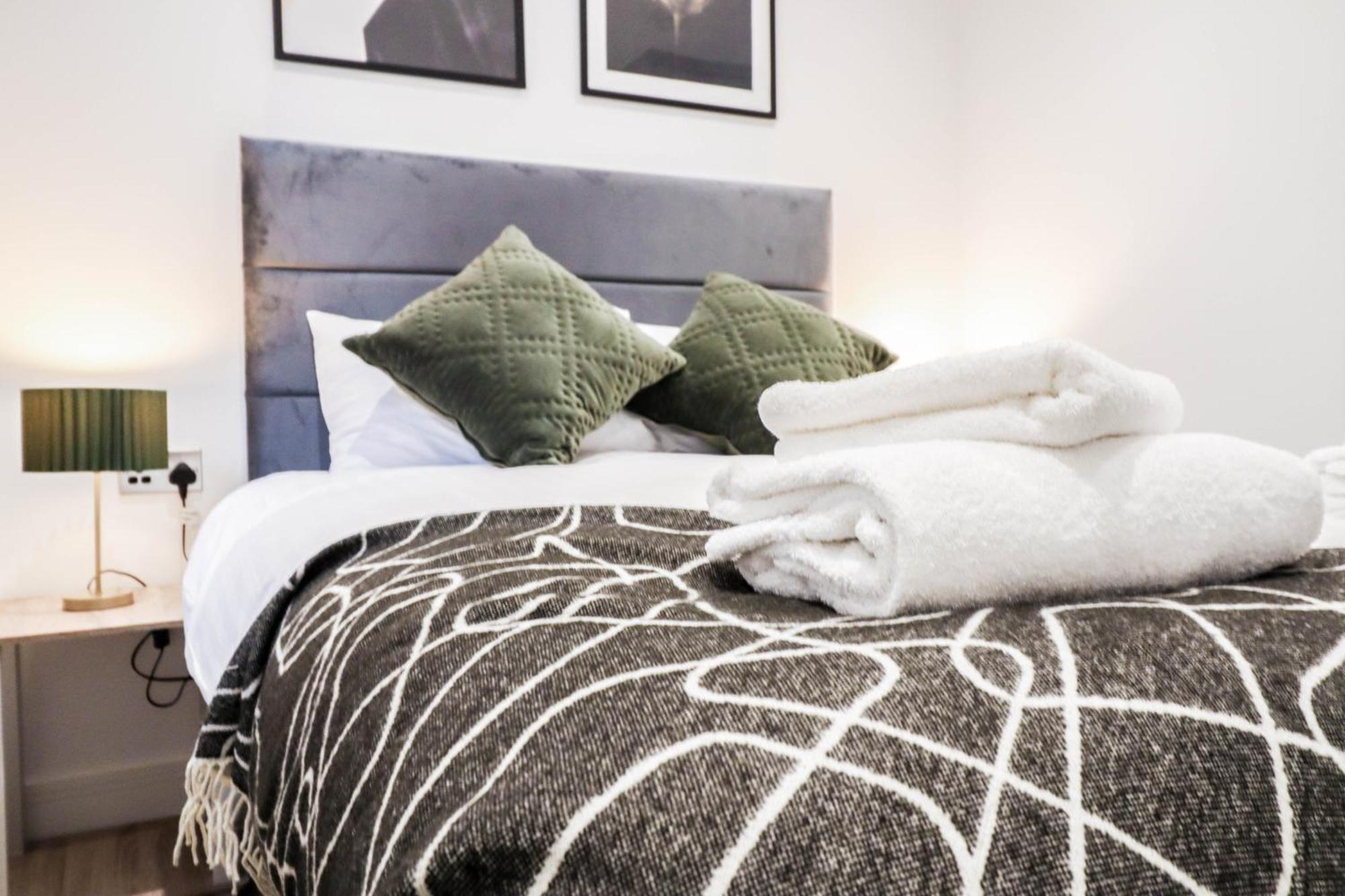 Modern 1-Bed Apartment In Buckinghamshire With Free Wifi, Parking & Garden High Wycombe Dış mekan fotoğraf