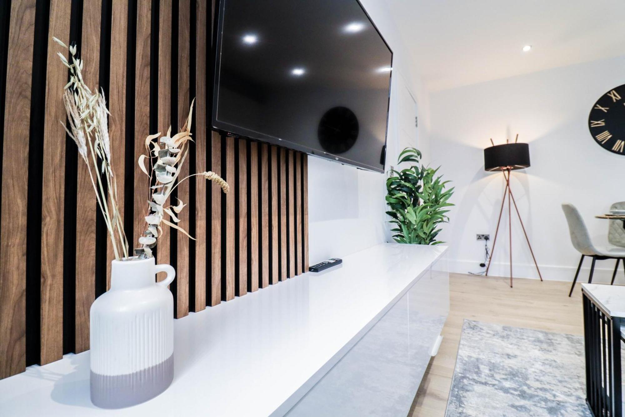 Modern 1-Bed Apartment In Buckinghamshire With Free Wifi, Parking & Garden High Wycombe Dış mekan fotoğraf
