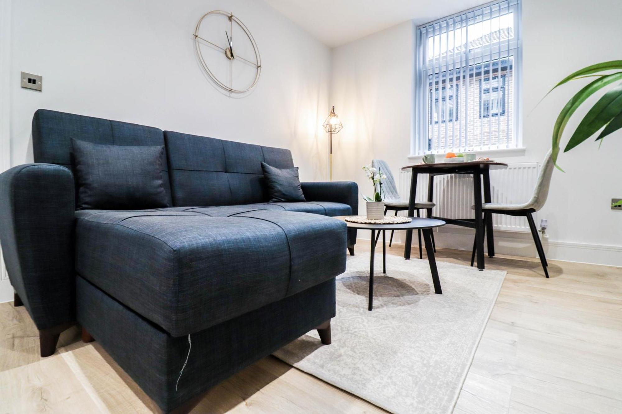 Modern 1-Bed Apartment In Buckinghamshire With Free Wifi, Parking & Garden High Wycombe Dış mekan fotoğraf