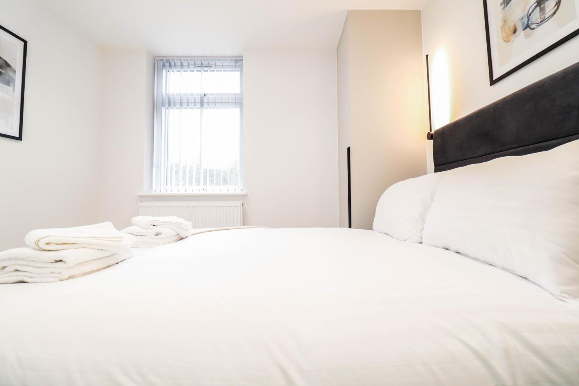Modern 1-Bed Apartment In Buckinghamshire With Free Wifi, Parking & Garden High Wycombe Dış mekan fotoğraf