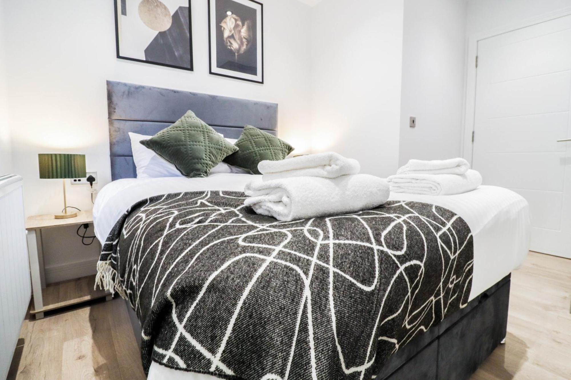 Modern 1-Bed Apartment In Buckinghamshire With Free Wifi, Parking & Garden High Wycombe Dış mekan fotoğraf