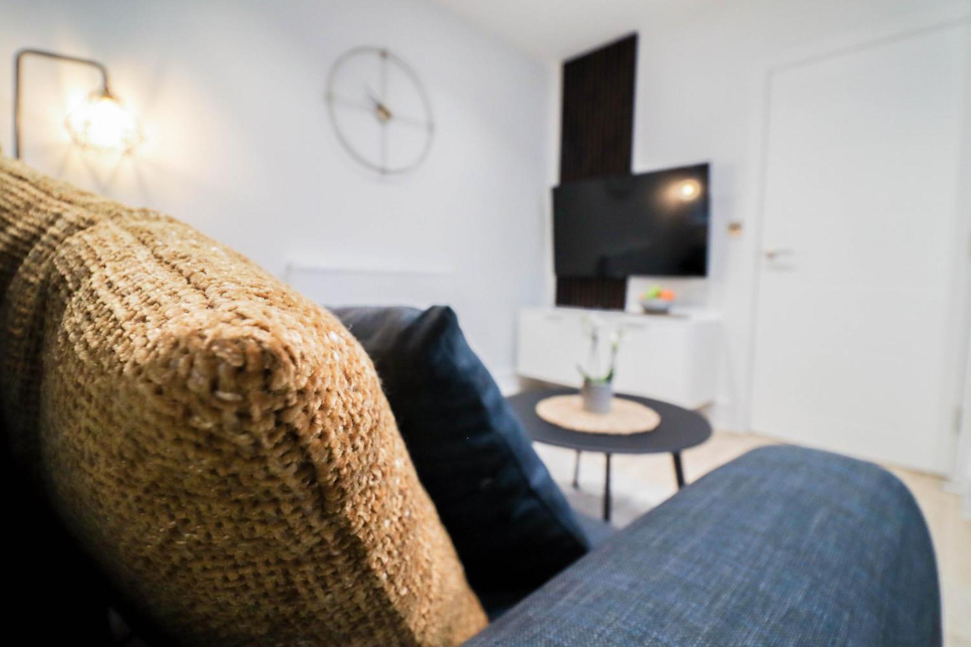 Modern 1-Bed Apartment In Buckinghamshire With Free Wifi, Parking & Garden High Wycombe Dış mekan fotoğraf
