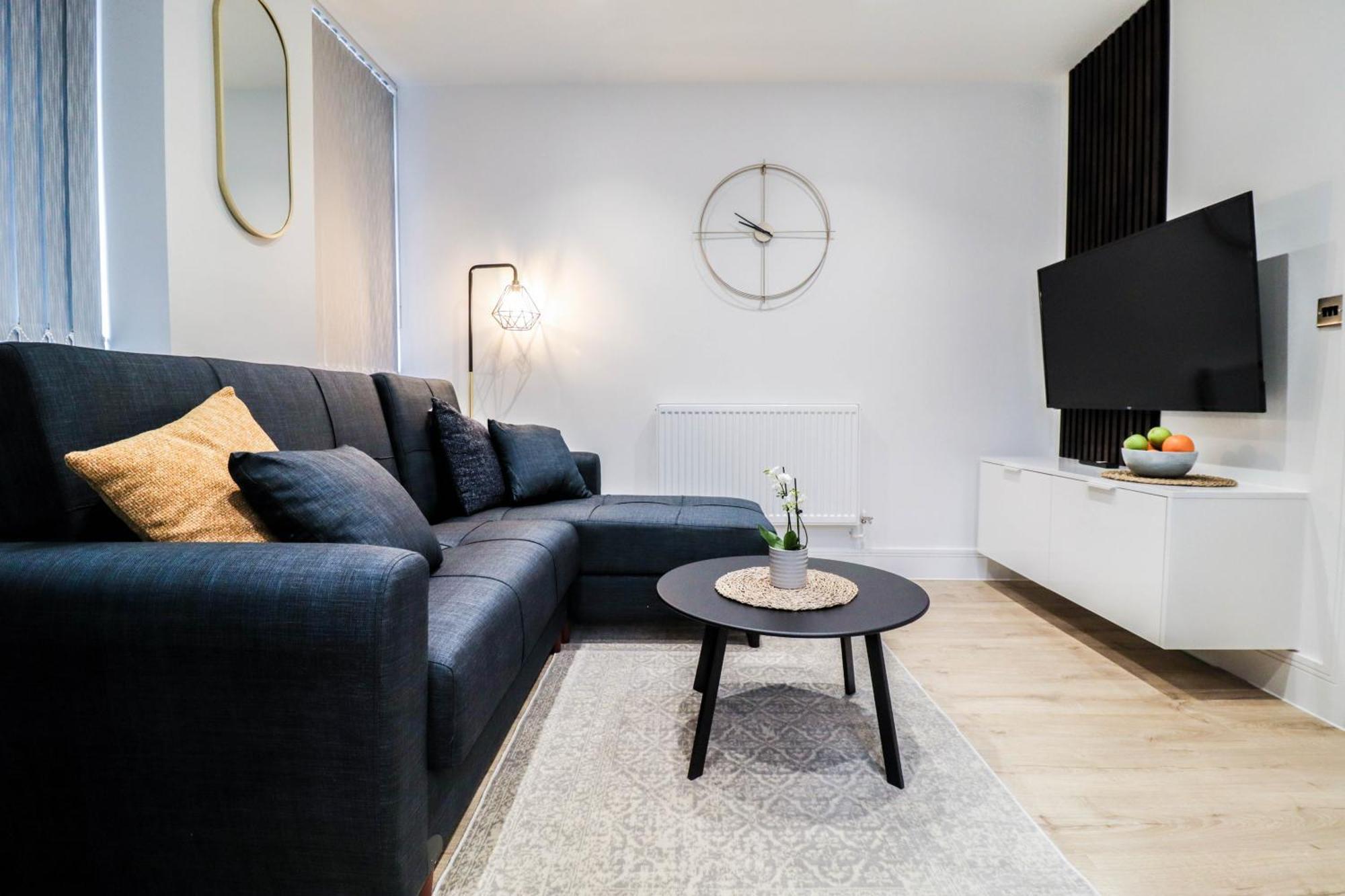 Modern 1-Bed Apartment In Buckinghamshire With Free Wifi, Parking & Garden High Wycombe Dış mekan fotoğraf