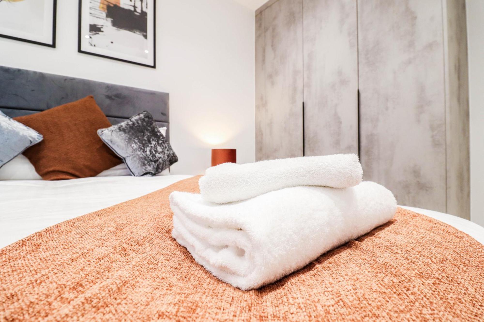 Modern 1-Bed Apartment In Buckinghamshire With Free Wifi, Parking & Garden High Wycombe Dış mekan fotoğraf