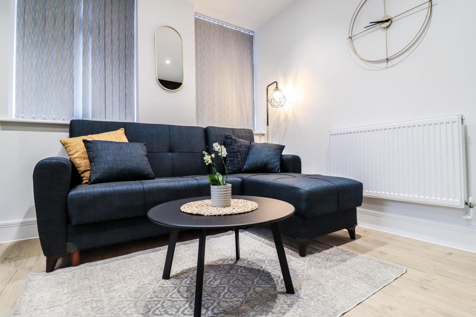 Modern 1-Bed Apartment In Buckinghamshire With Free Wifi, Parking & Garden High Wycombe Dış mekan fotoğraf