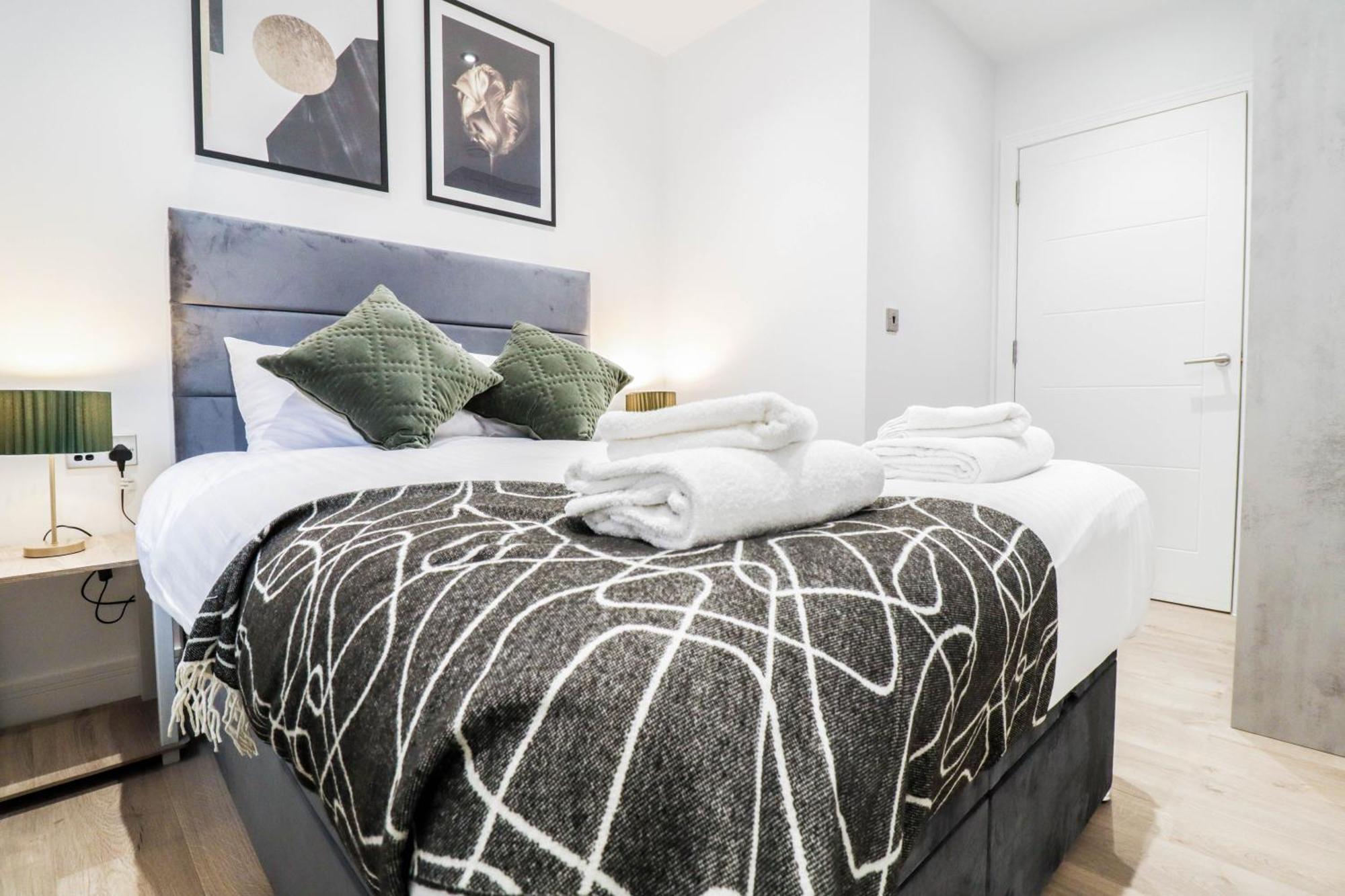 Modern 1-Bed Apartment In Buckinghamshire With Free Wifi, Parking & Garden High Wycombe Dış mekan fotoğraf