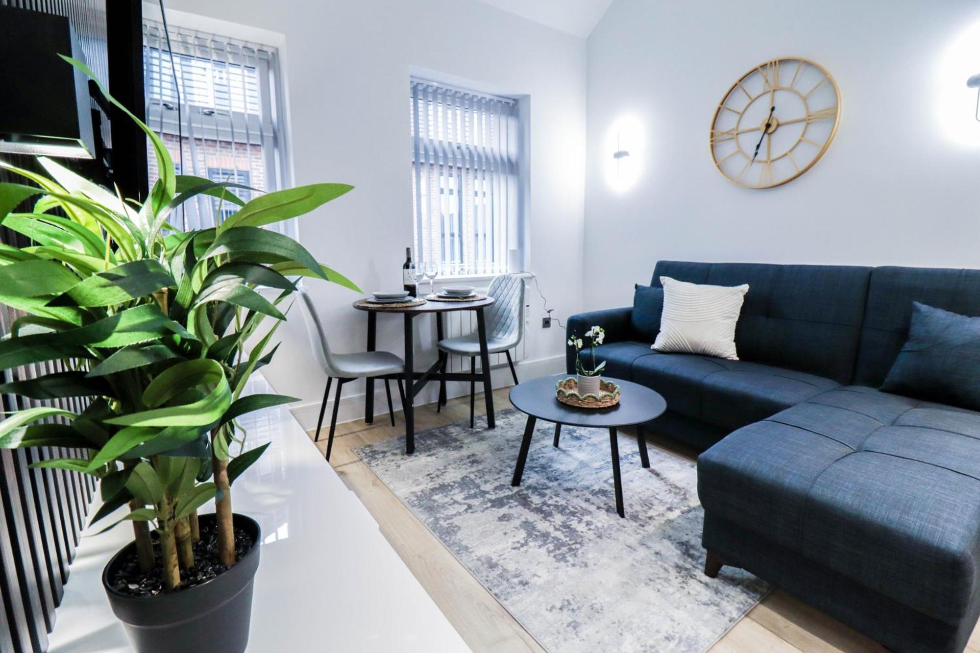 Modern 1-Bed Apartment In Buckinghamshire With Free Wifi, Parking & Garden High Wycombe Dış mekan fotoğraf