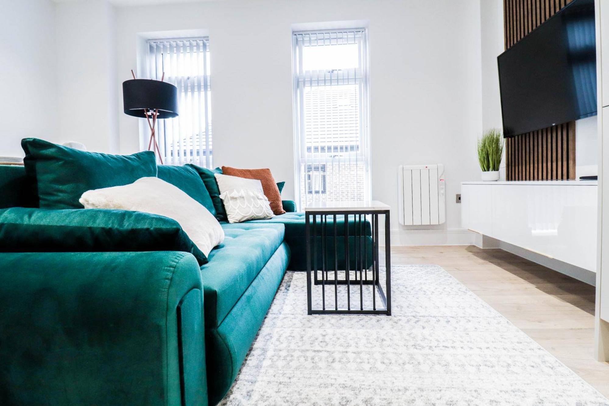 Modern 1-Bed Apartment In Buckinghamshire With Free Wifi, Parking & Garden High Wycombe Dış mekan fotoğraf