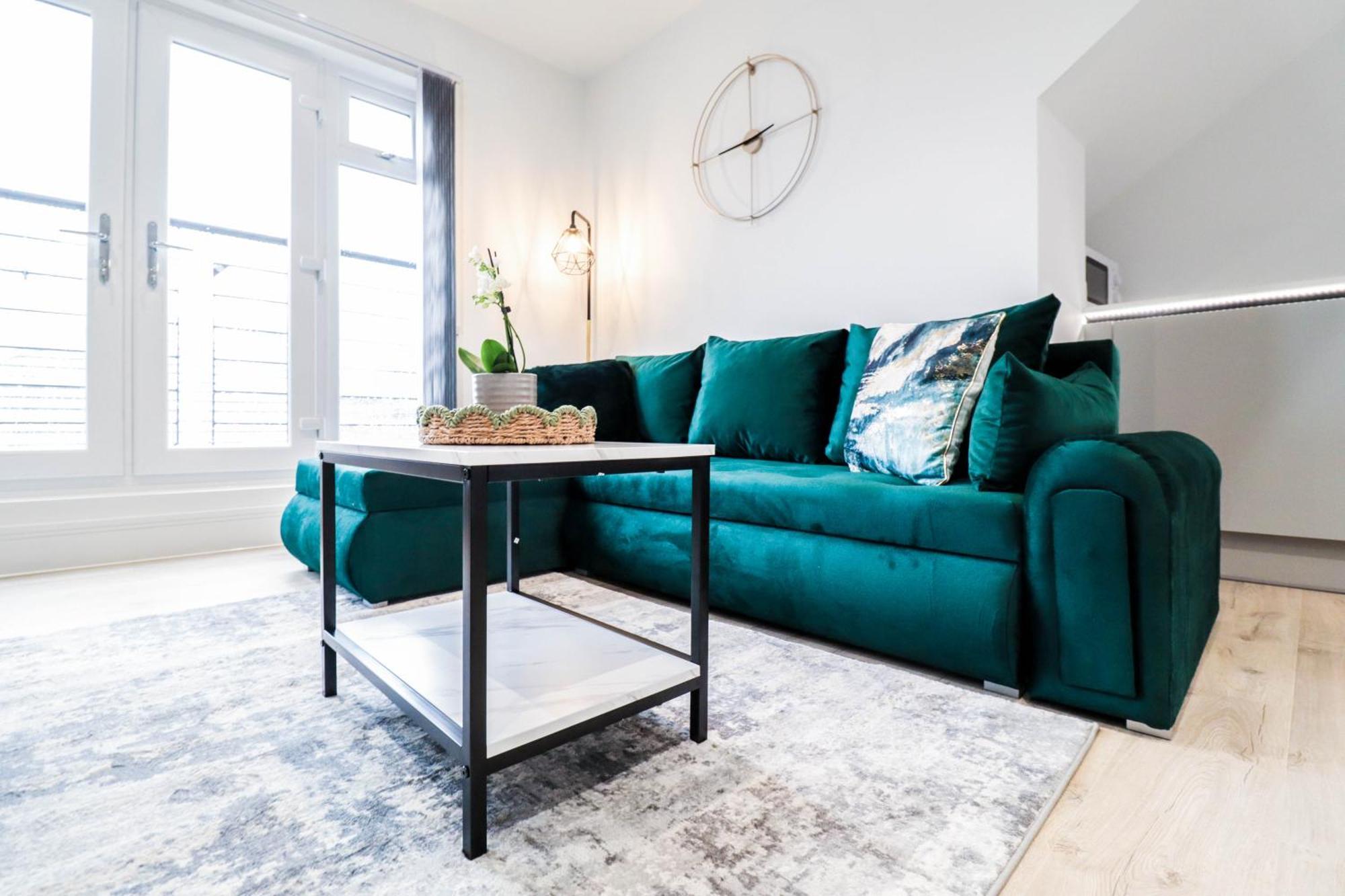 Modern 1-Bed Apartment In Buckinghamshire With Free Wifi, Parking & Garden High Wycombe Dış mekan fotoğraf