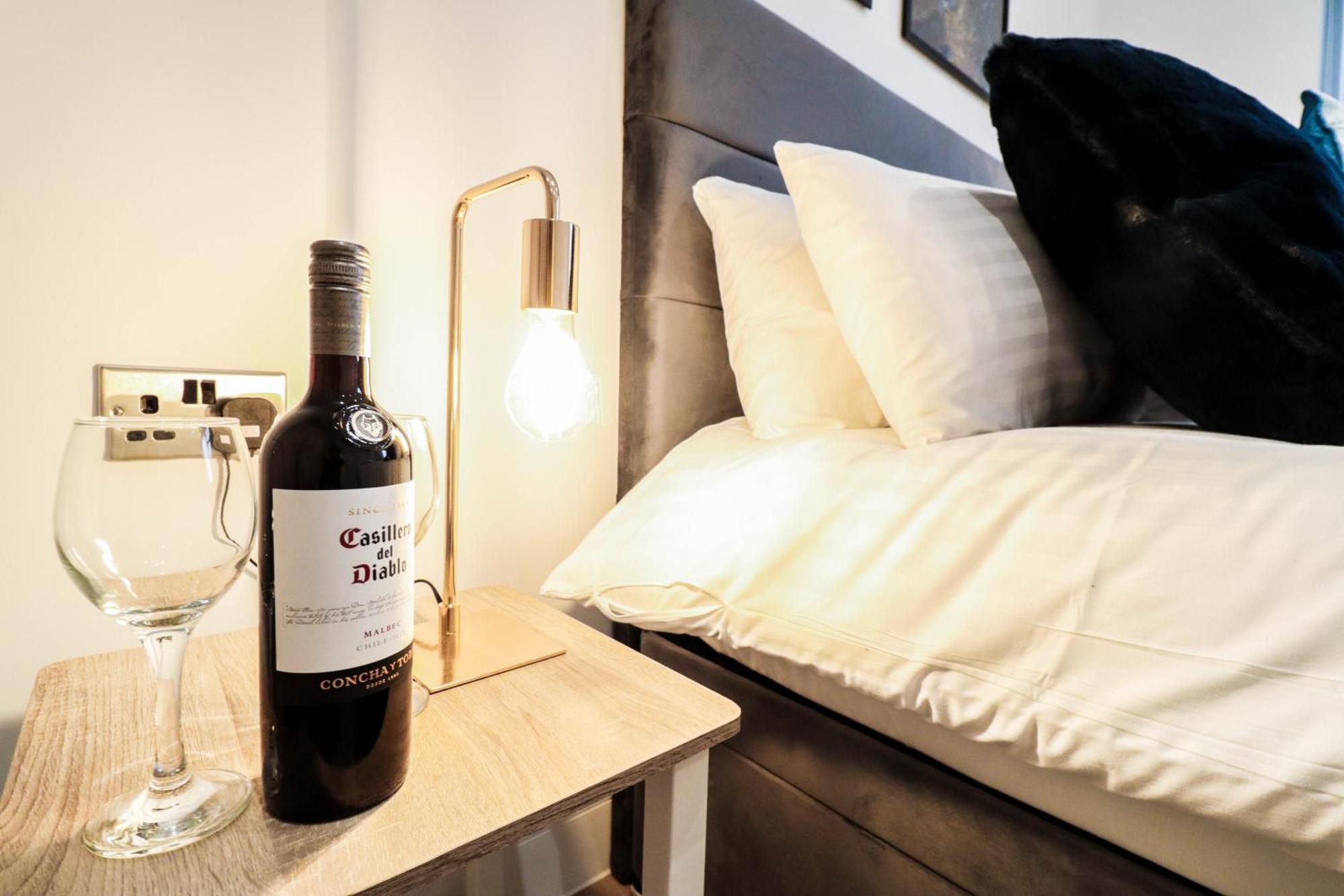 Modern 1-Bed Apartment In Buckinghamshire With Free Wifi, Parking & Garden High Wycombe Dış mekan fotoğraf