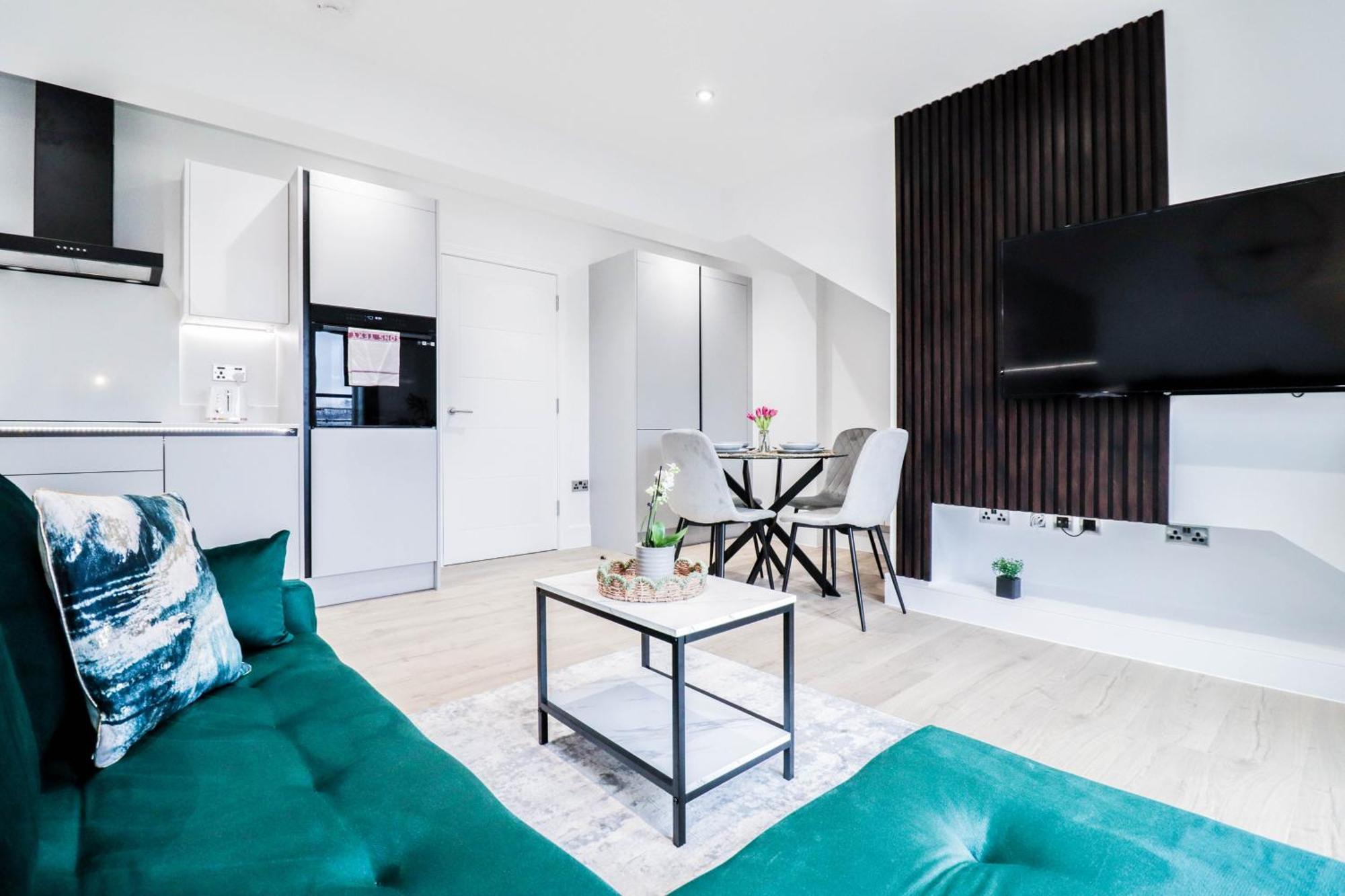 Modern 1-Bed Apartment In Buckinghamshire With Free Wifi, Parking & Garden High Wycombe Dış mekan fotoğraf