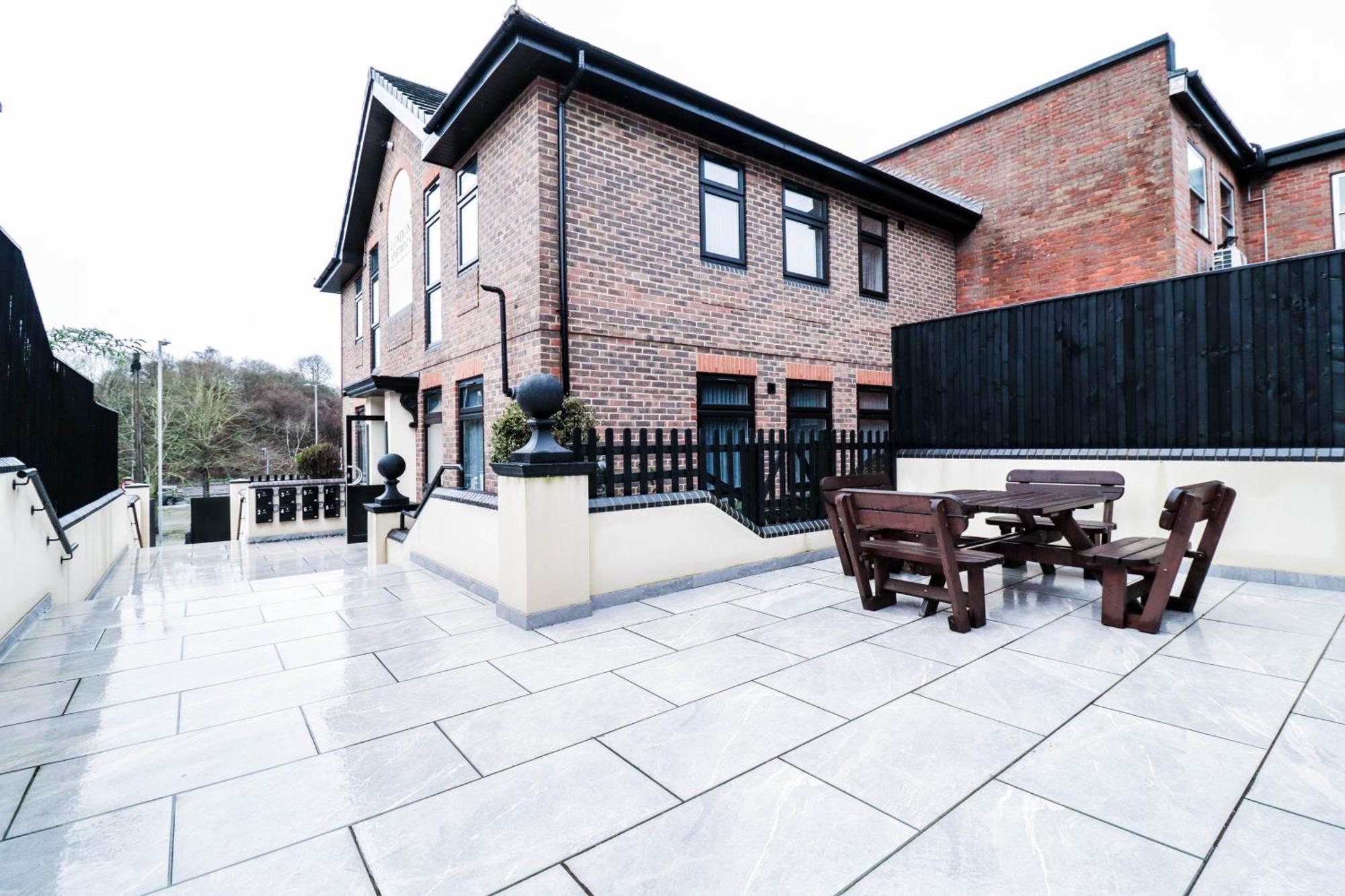 Modern 1-Bed Apartment In Buckinghamshire With Free Wifi, Parking & Garden High Wycombe Dış mekan fotoğraf
