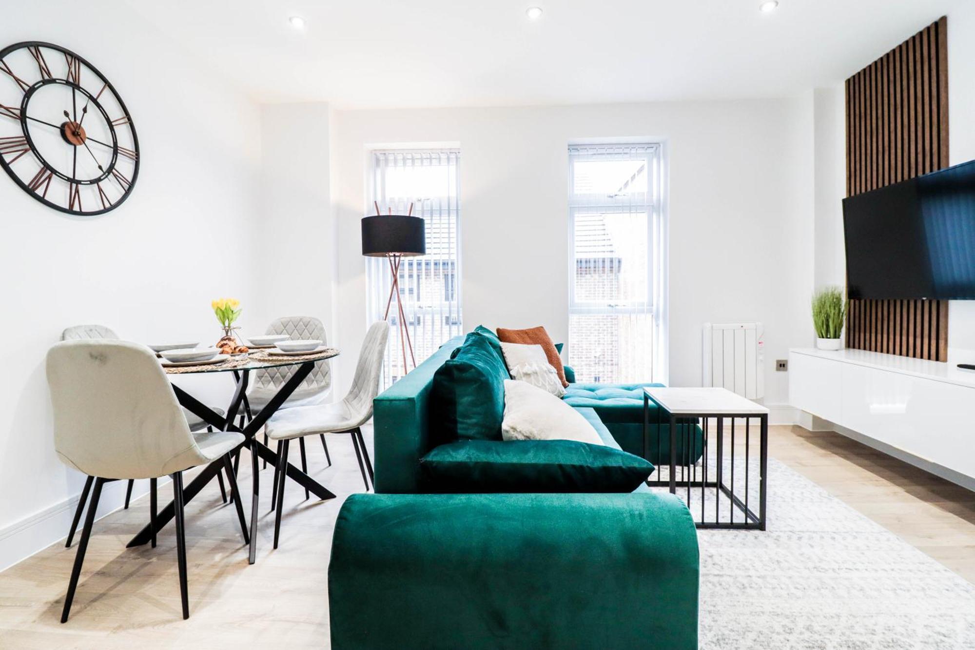 Modern 1-Bed Apartment In Buckinghamshire With Free Wifi, Parking & Garden High Wycombe Dış mekan fotoğraf