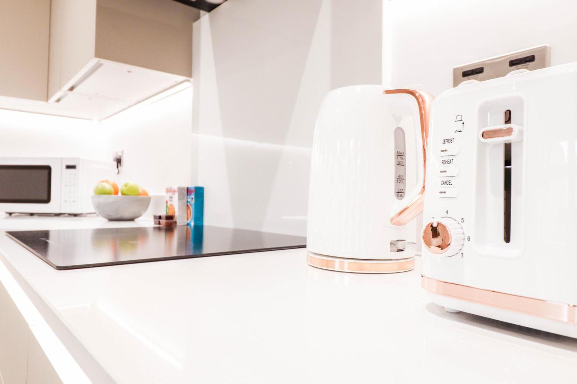 Modern 1-Bed Apartment In Buckinghamshire With Free Wifi, Parking & Garden High Wycombe Dış mekan fotoğraf